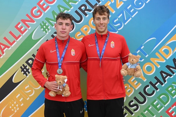 Aradi Bátor and Halmy Lőrinc celebrated their silver medal. (Photos: Szalmás Péter / Hungarian Canoe-Kayak Federation)